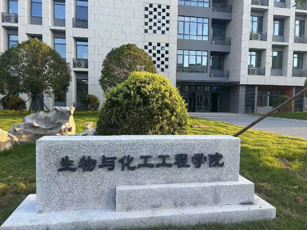 南关区扬州职业大学体育场高杆灯项目
